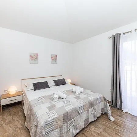 Exquisite Spacious Bufaline With Pool And Gym - Eight Bedroom With Pool And Gym * Kaštel Novi