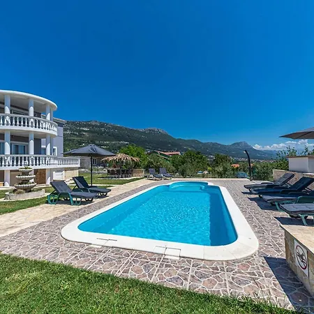 ヴィラ Exquisite Spacious Bufaline With Pool And Gym - Eight Bedroom With Pool And Gym