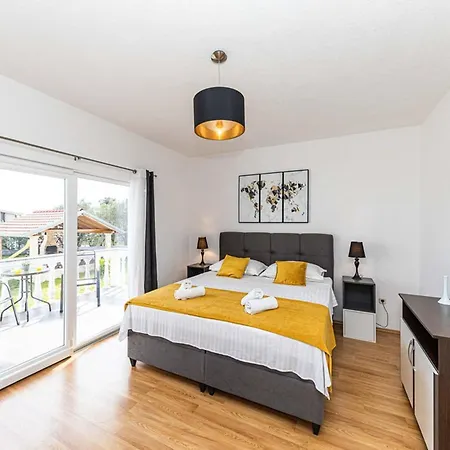 Exquisite Spacious Bufaline With Pool And Gym - Eight Bedroom With Pool And Gym ヴィラ *