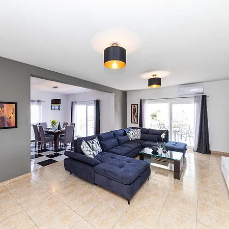 ヴィラ Exquisite Spacious Bufaline With Pool And Gym - Eight Bedroom With Pool And Gym *