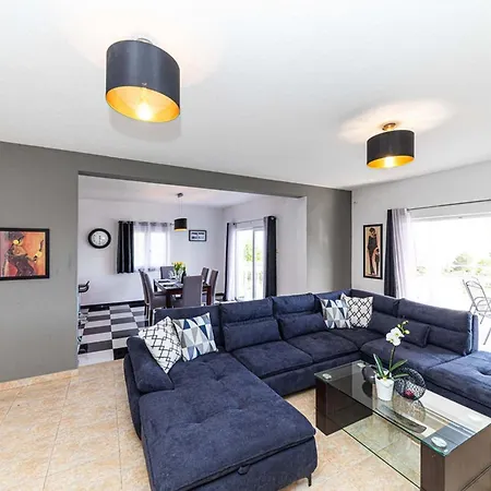 Exquisite Spacious Bufaline With Pool And Gym - Eight Bedroom With Pool And Gym *