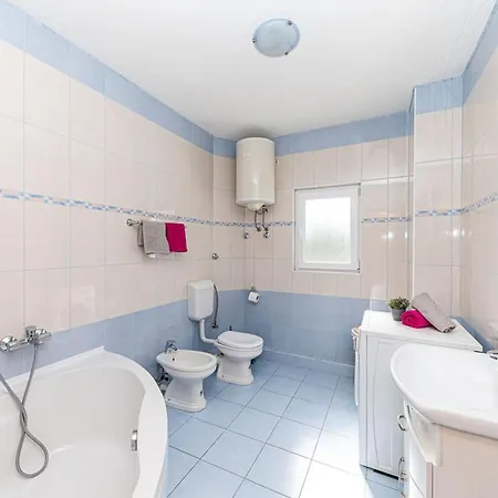 ヴィラ Exquisite Spacious Bufaline With Pool And Gym - Eight Bedroom With Pool And Gym Kaštel Novi