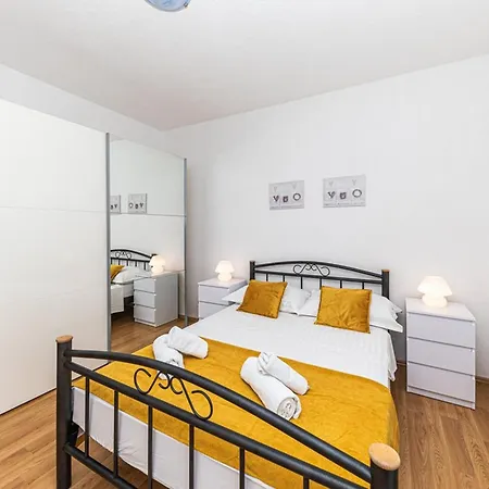 Exquisite Spacious Bufaline With Pool And Gym - Eight Bedroom With Pool And Gym * Kaštel Novi