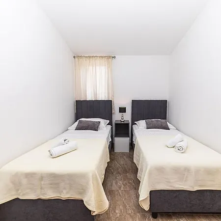 Exquisite Spacious Bufaline With Pool And Gym - Eight Bedroom With Pool And Gym
