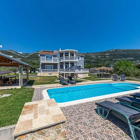 ヴィラ Exquisite Spacious Bufaline With Pool And Gym - Eight Bedroom With Pool And Gym